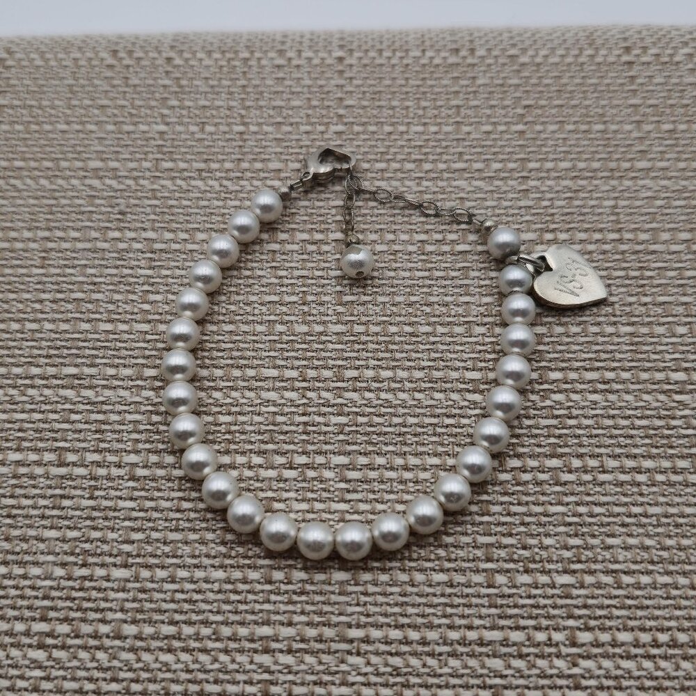 8 Inch Sterling Silver Faux Pearl And VS 31 Heart Charm Bracelet B391